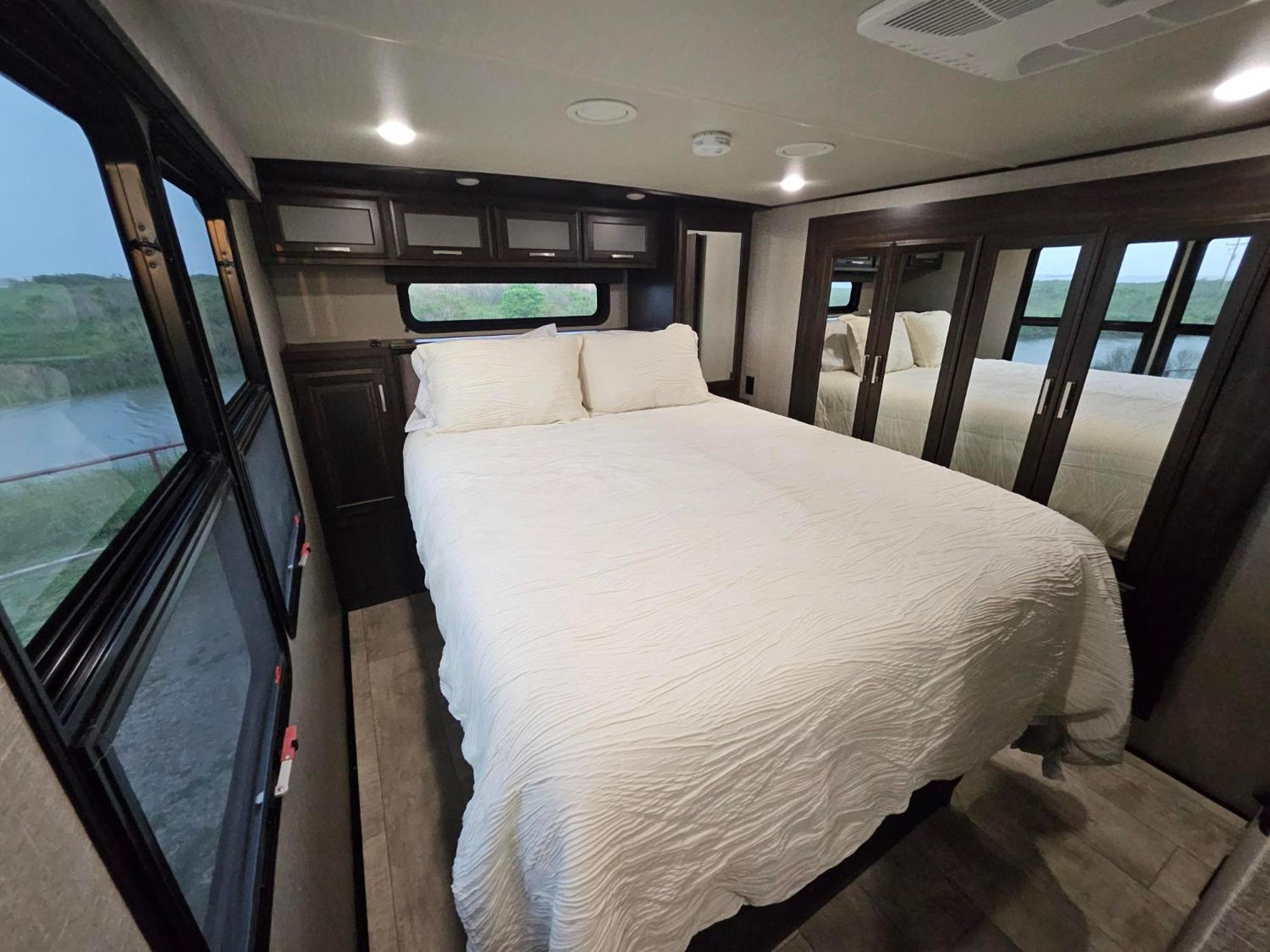 Hailey'S Beach-N-Bay Rv Resort Gilchrist Extérieur photo
