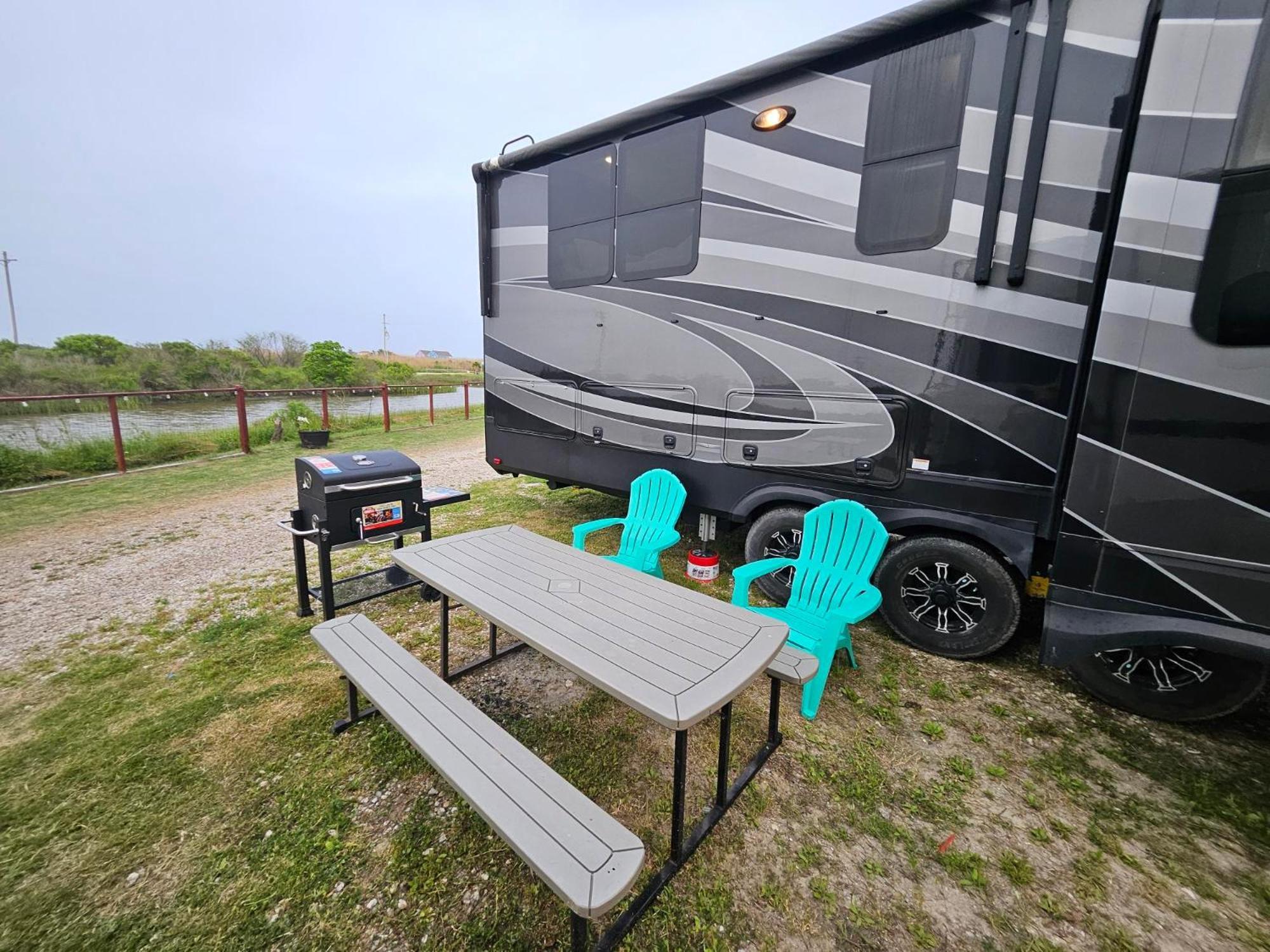 Hailey'S Beach-N-Bay Rv Resort Gilchrist Extérieur photo